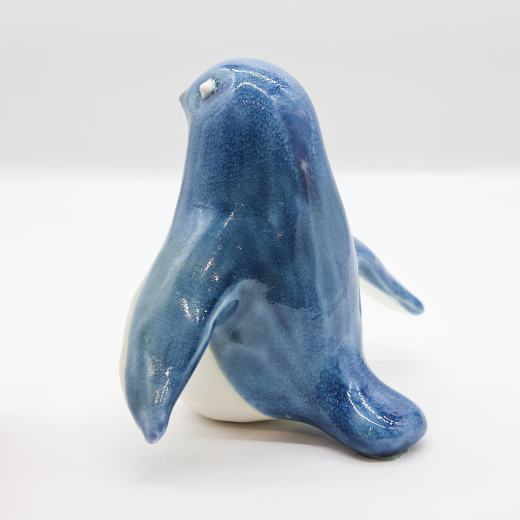 Korōrā ceramic sculpture front view, little blue penguin ornament