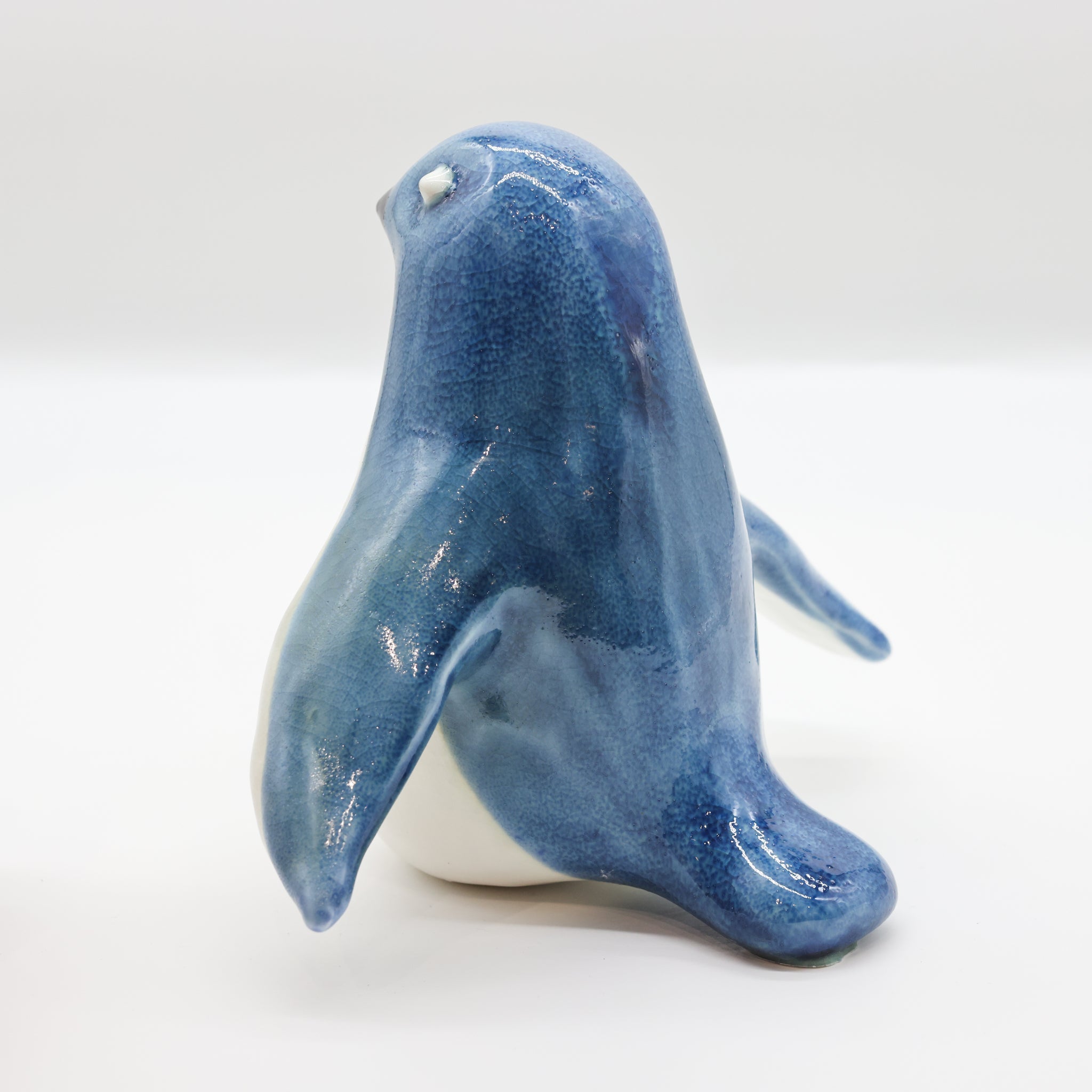 Korōrā ceramic sculpture front view, little blue penguin ornament