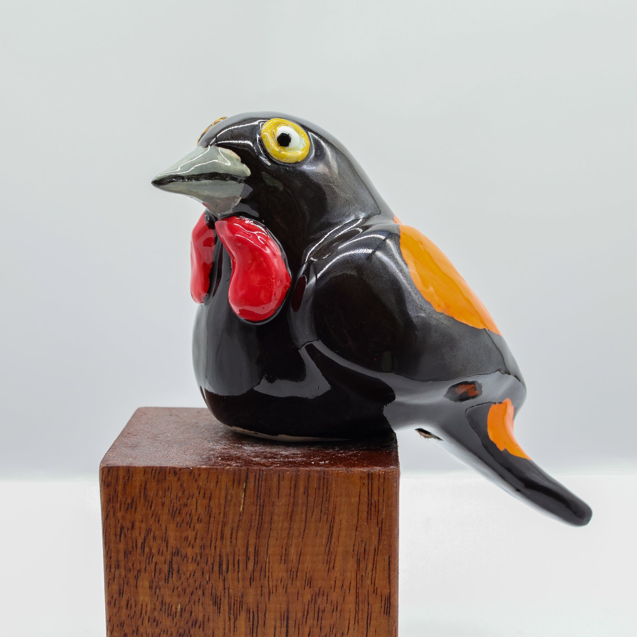 Tīeke (saddleback) ceramic sculpture handcrafted in Arrowtown, New Zealand