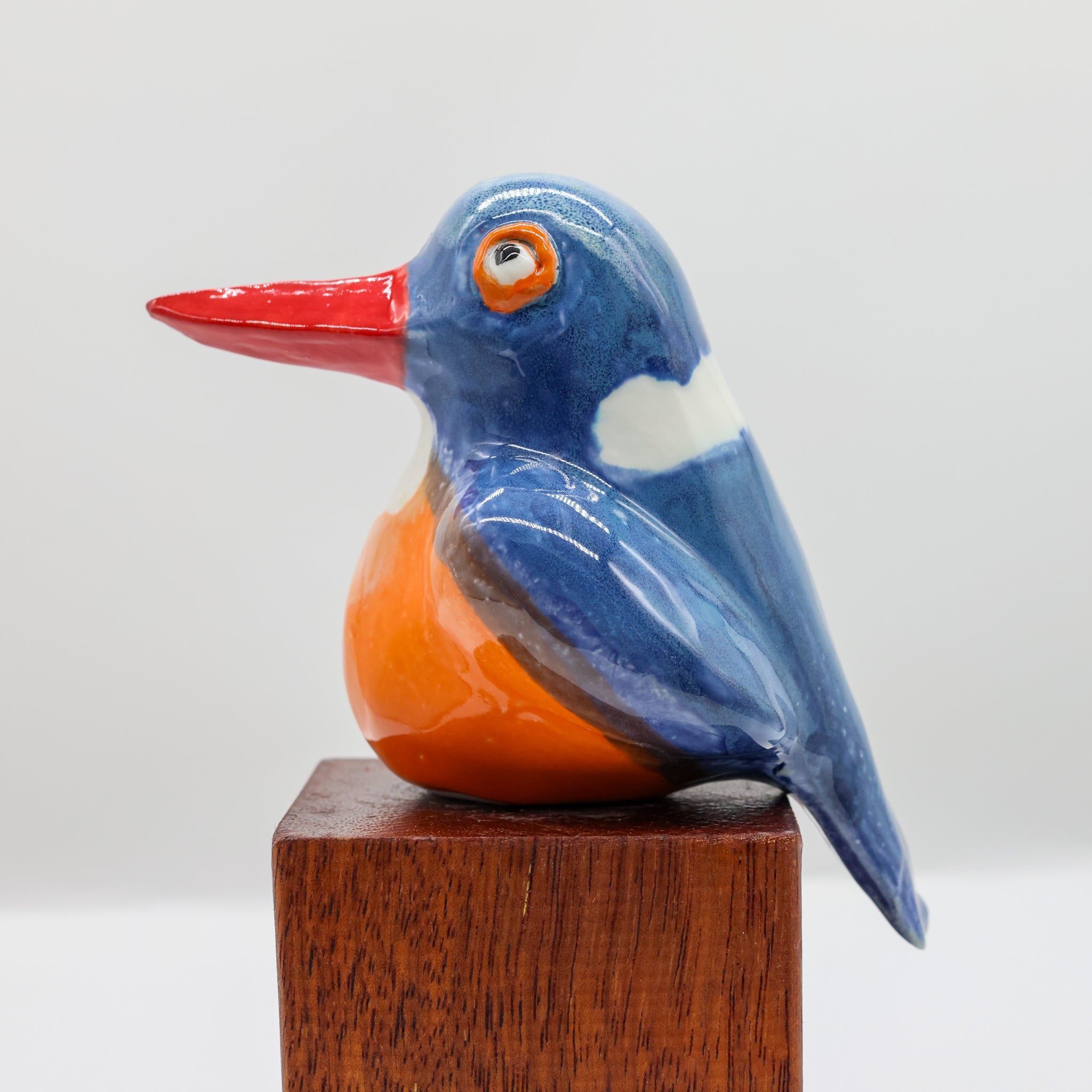 Malachite Kingfisher ceramic sculpture close-up detail
