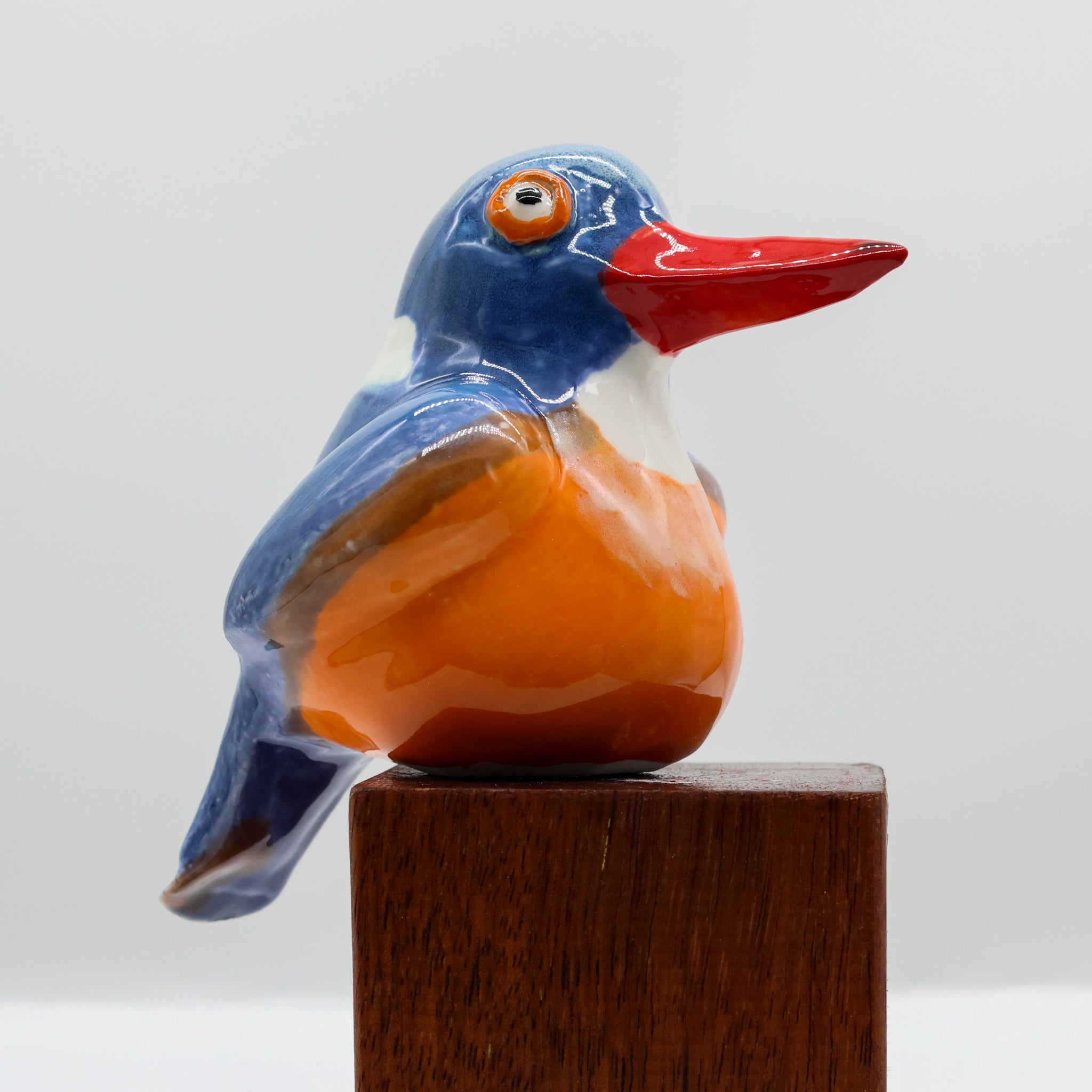 Malachite Kingfisher ceramic sculpture, alternate angle showing porcelain glaze