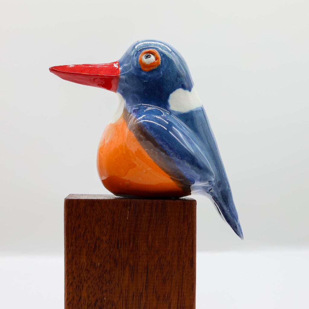 Malachite Kingfisher ceramic sculpture handcrafted in Arrowtown, New Zealand