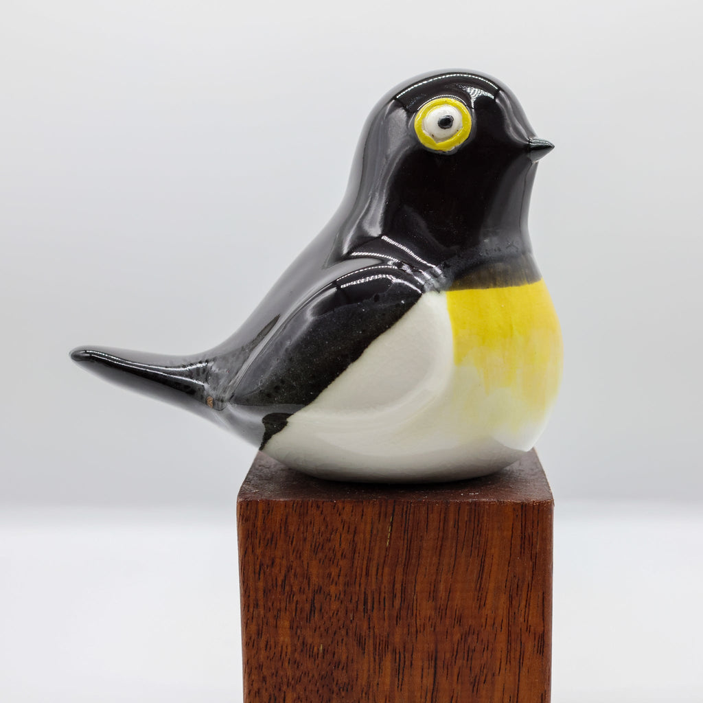 Miromiro (tomtit) ceramic sculpture handcrafted in Arrowtown, New Zealand