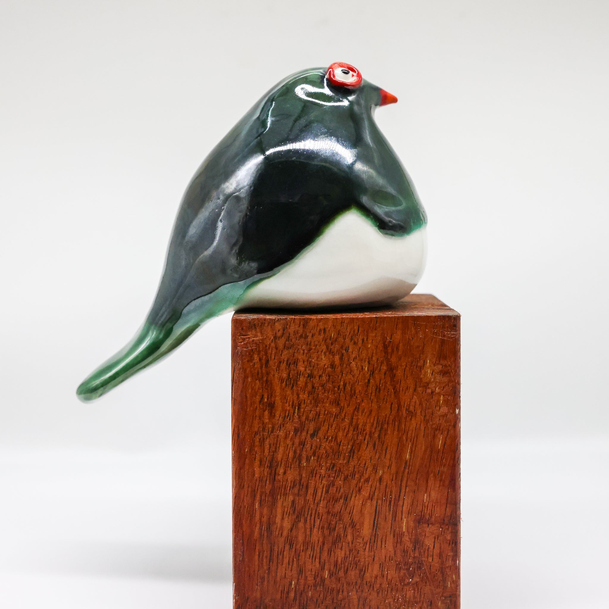 Kererū (wood pigeon) ceramic sculpture handcrafted in Arrowtown, New Zealand