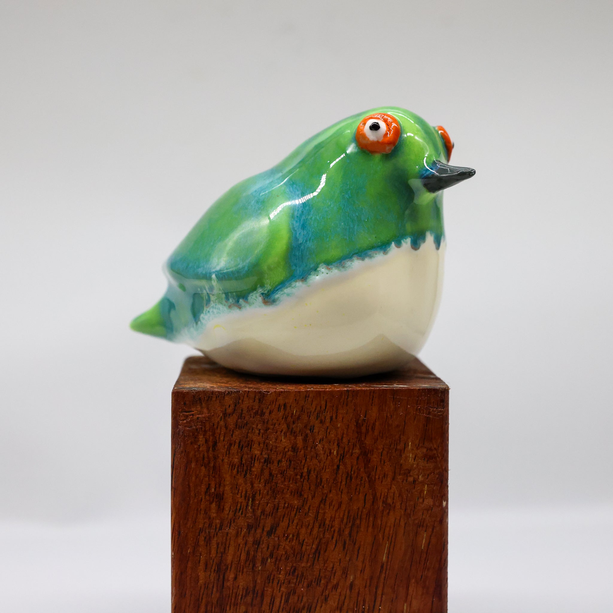Tītitipounamu (rifleman) ceramic sculpture handcrafted in Arrowtown, New Zealand